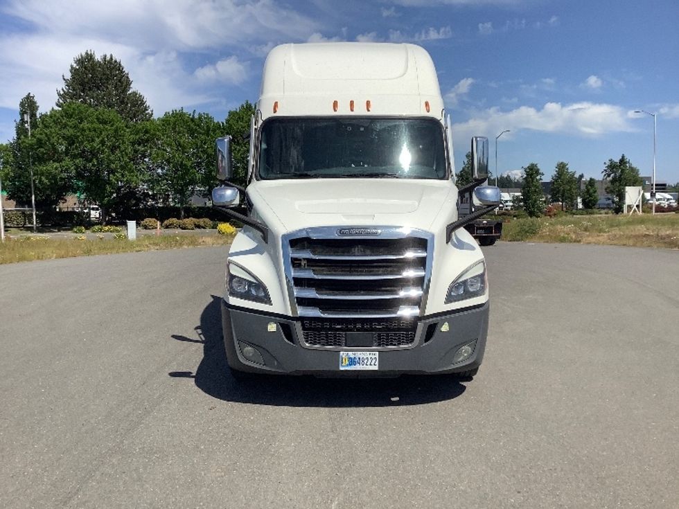 Sleeper Tractor-Heavy Duty Tractors-Freightliner-2021-T12664ST-Lacey-WA-439,108\n\t\tmiles-$ 74,500 - Image 2