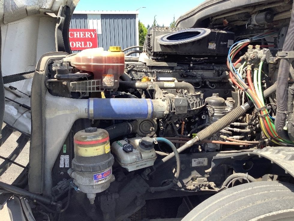 Sleeper Tractor-Heavy Duty Tractors-Freightliner-2021-T12664ST-Lacey-WA-439,108\n\t\tmiles-$ 74,500 - Image 21