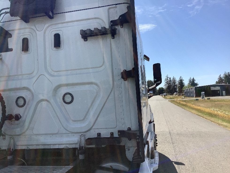 Sleeper Tractor-Heavy Duty Tractors-Freightliner-2021-T12664ST-Lacey-WA-439,108\n\t\tmiles-$ 74,500 - Image 23