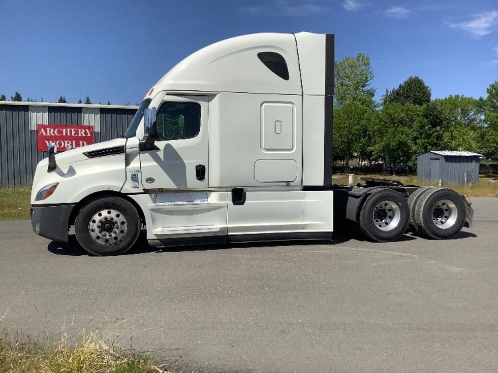 Sleeper Tractor-Heavy Duty Tractors-Freightliner-2021-T12664ST-Lacey-WA-439,108\n\t\tmiles-$ 74,500 - Image 4