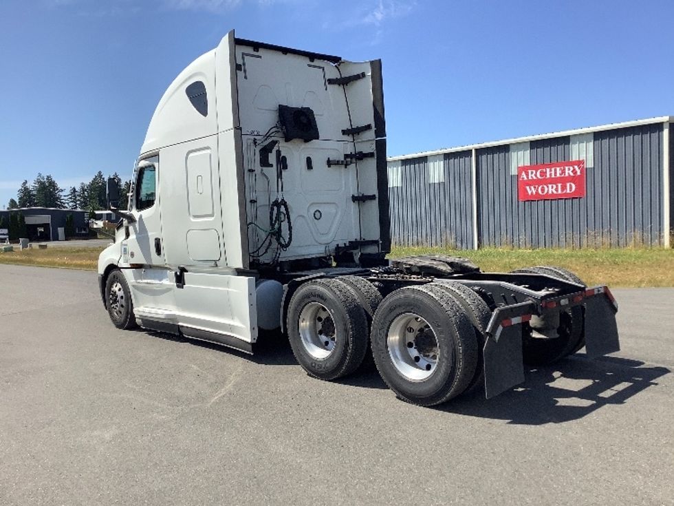 Sleeper Tractor-Heavy Duty Tractors-Freightliner-2021-T12664ST-Lacey-WA-439,108\n\t\tmiles-$ 74,500 - Image 5
