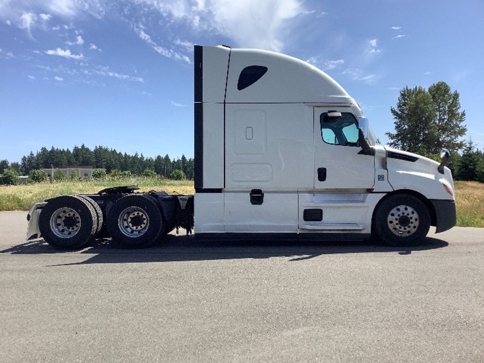 Sleeper Tractor-Heavy Duty Tractors-Freightliner-2021-T12664ST-Lacey-WA-439,108\n\t\tmiles-$ 74,500 - Image 8