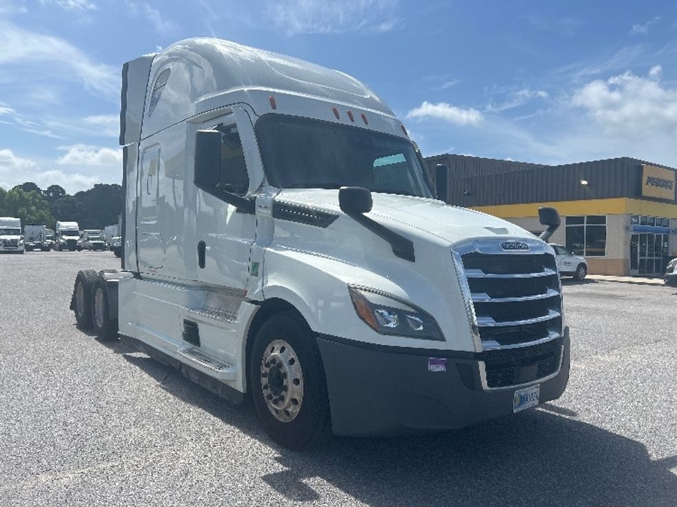 Sleeper Tractor-Heavy Duty Tractors-Freightliner-2021-T12664ST-Lafayette-LA-532,523\n\t\tmiles-$ 64,750 - Image 1