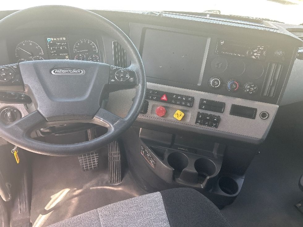Sleeper Tractor-Heavy Duty Tractors-Freightliner-2021-T12664ST-Lafayette-LA-532,523\n\t\tmiles-$ 64,750 - Image 11