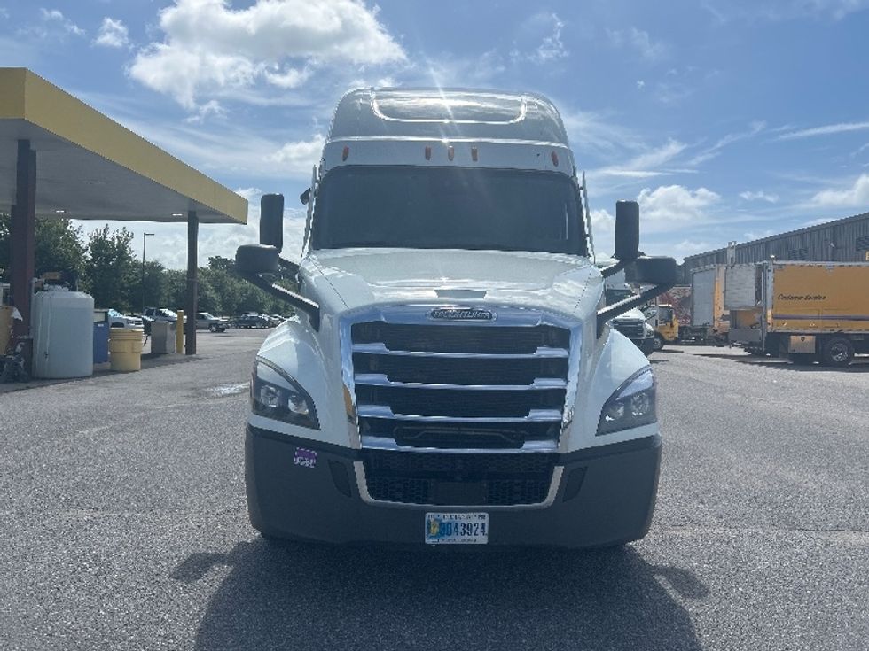 Sleeper Tractor-Heavy Duty Tractors-Freightliner-2021-T12664ST-Lafayette-LA-532,523\n\t\tmiles-$ 64,750 - Image 2