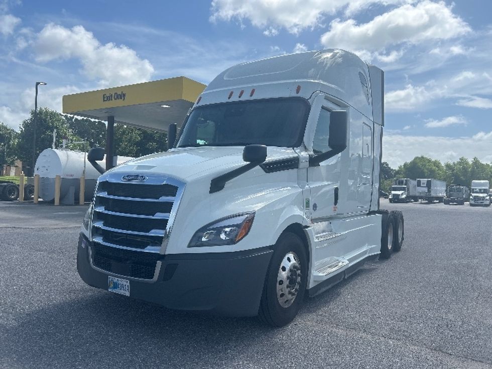 Sleeper Tractor-Heavy Duty Tractors-Freightliner-2021-T12664ST-Lafayette-LA-532,523\n\t\tmiles-$ 64,750 - Image 3