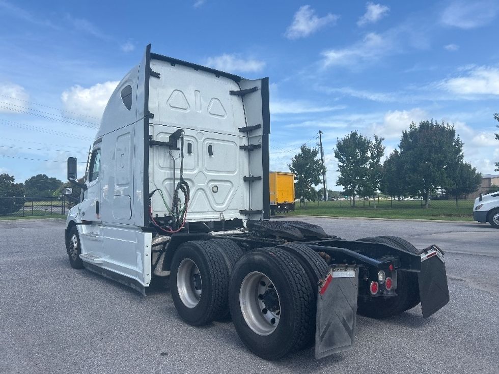 Sleeper Tractor-Heavy Duty Tractors-Freightliner-2021-T12664ST-Lafayette-LA-532,523\n\t\tmiles-$ 64,750 - Image 5