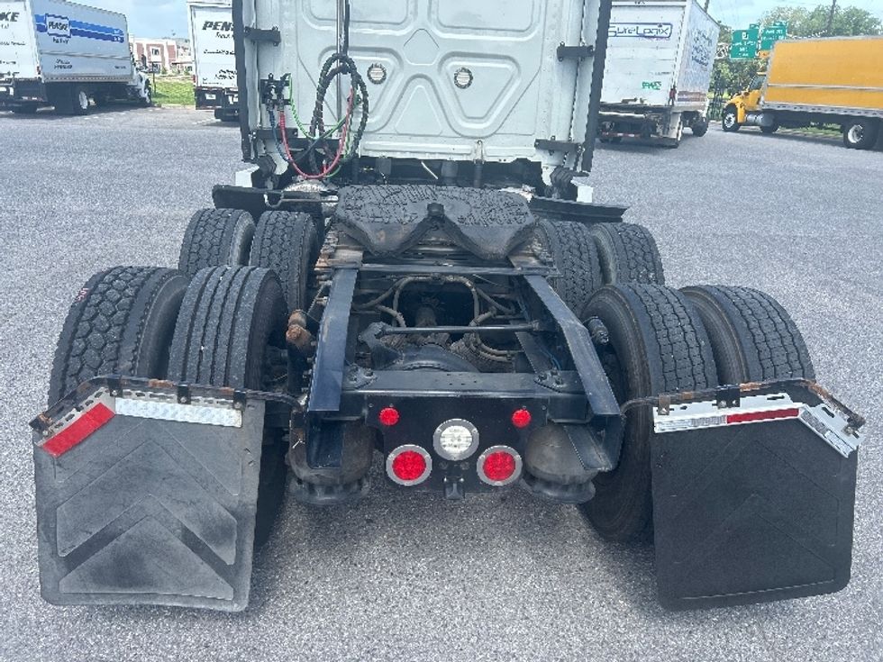 Sleeper Tractor-Heavy Duty Tractors-Freightliner-2021-T12664ST-Lafayette-LA-532,523\n\t\tmiles-$ 64,750 - Image 6