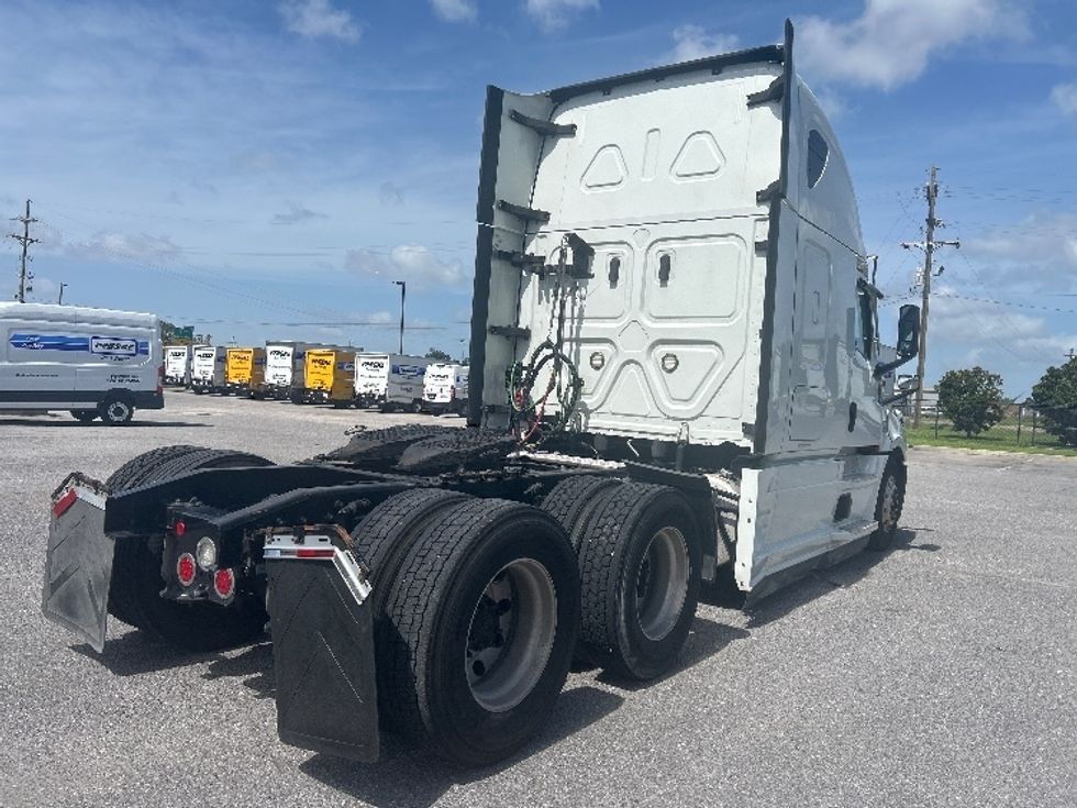 Sleeper Tractor-Heavy Duty Tractors-Freightliner-2021-T12664ST-Lafayette-LA-532,523\n\t\tmiles-$ 64,750 - Image 7