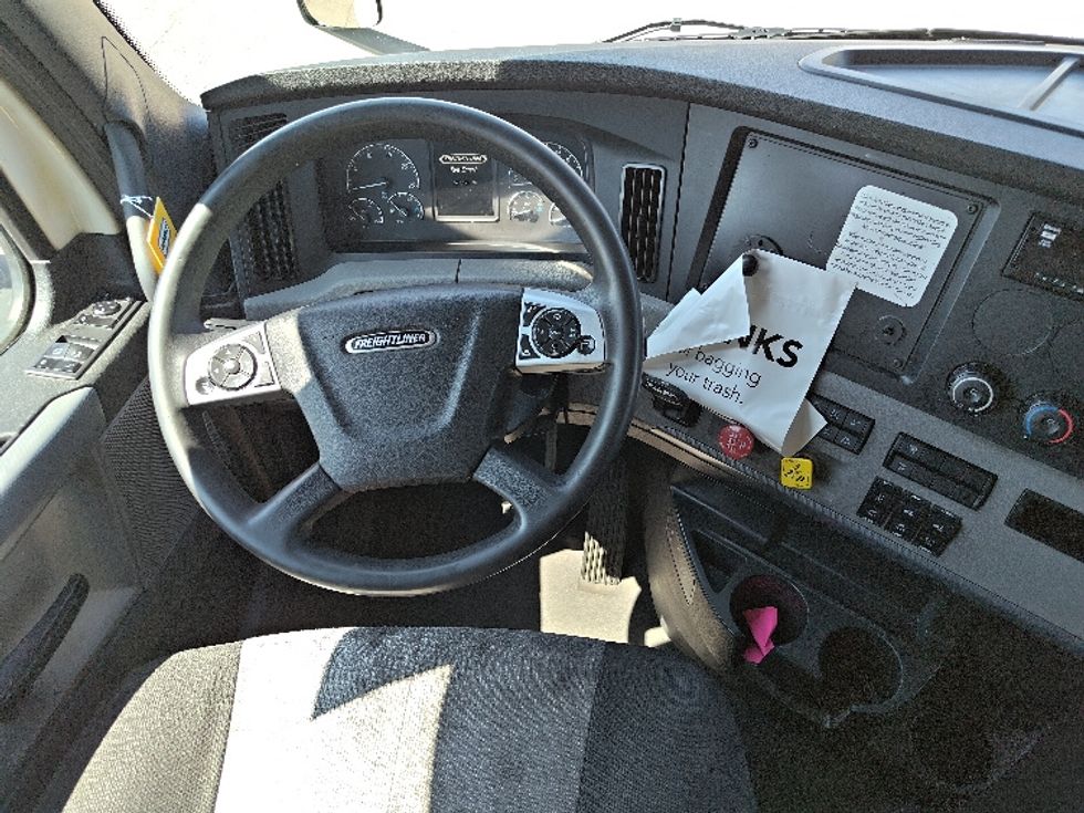 Sleeper Tractor-Heavy Duty Tractors-Freightliner-2021-T12664ST-Lakeland-FL-597,129\n\t\tmiles-$ 55,750 - Image 11