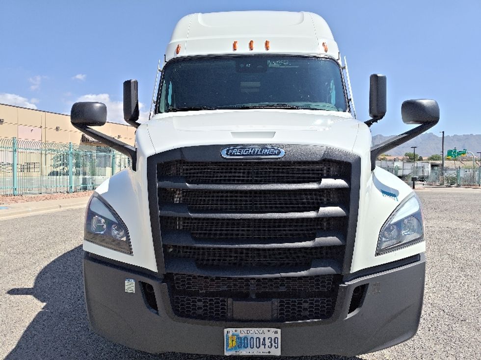 Sleeper Tractor-Heavy Duty Tractors-Freightliner-2021-T12664ST-Lakeland-FL-597,129\n\t\tmiles-$ 55,750 - Image 2