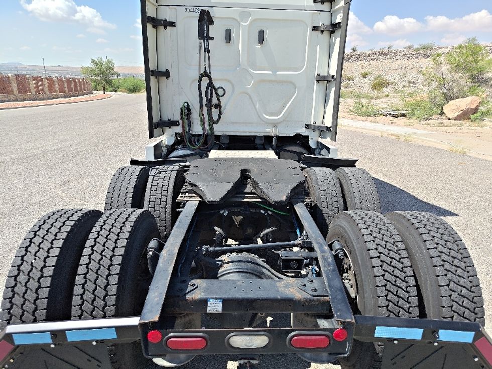 Sleeper Tractor-Heavy Duty Tractors-Freightliner-2021-T12664ST-Lakeland-FL-597,129\n\t\tmiles-$ 55,750 - Image 22