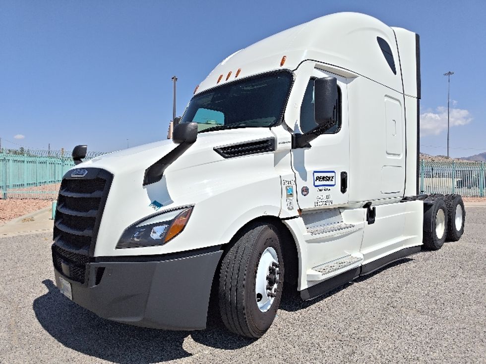 Sleeper Tractor-Heavy Duty Tractors-Freightliner-2021-T12664ST-Lakeland-FL-597,129\n\t\tmiles-$ 55,750 - Image 3