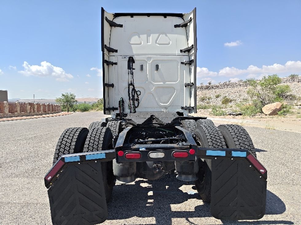 Sleeper Tractor-Heavy Duty Tractors-Freightliner-2021-T12664ST-Lakeland-FL-597,129\n\t\tmiles-$ 55,750 - Image 6