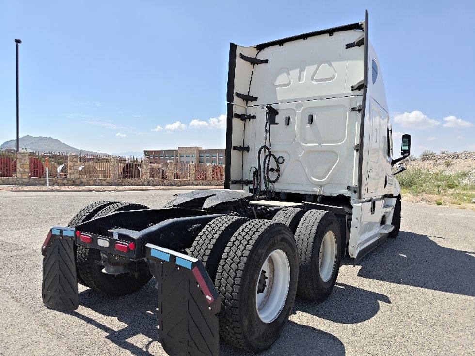 Sleeper Tractor-Heavy Duty Tractors-Freightliner-2021-T12664ST-Lakeland-FL-597,129\n\t\tmiles-$ 55,750 - Image 7