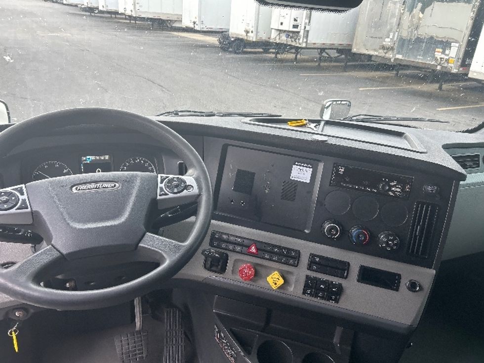 Sleeper Tractor-Heavy Duty Tractors-Freightliner-2021-T12664ST-Laredo-TX-554,120\n\t\tmiles-$ 60,250 - Image 11