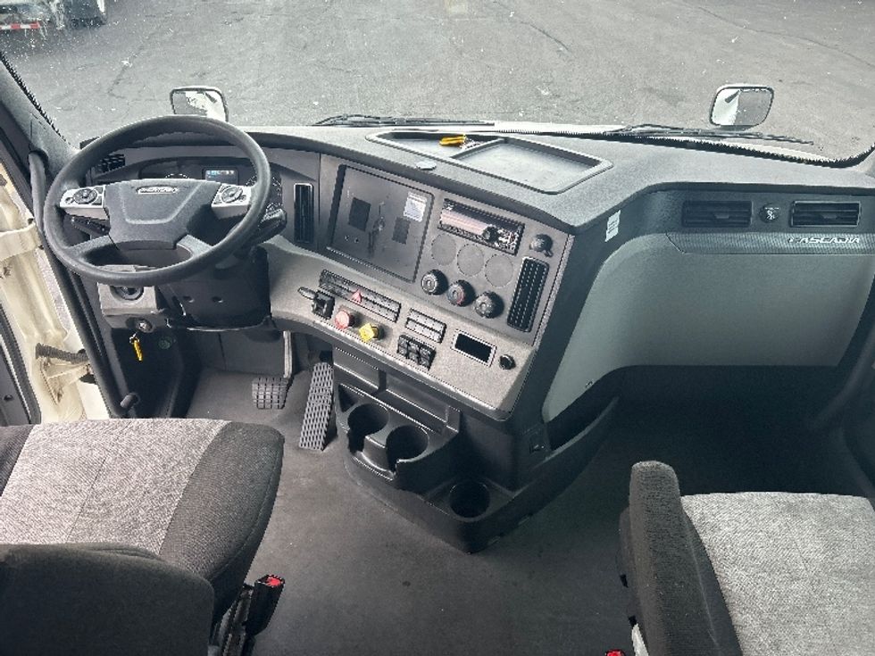 Sleeper Tractor-Heavy Duty Tractors-Freightliner-2021-T12664ST-Laredo-TX-554,120\n\t\tmiles-$ 60,250 - Image 12