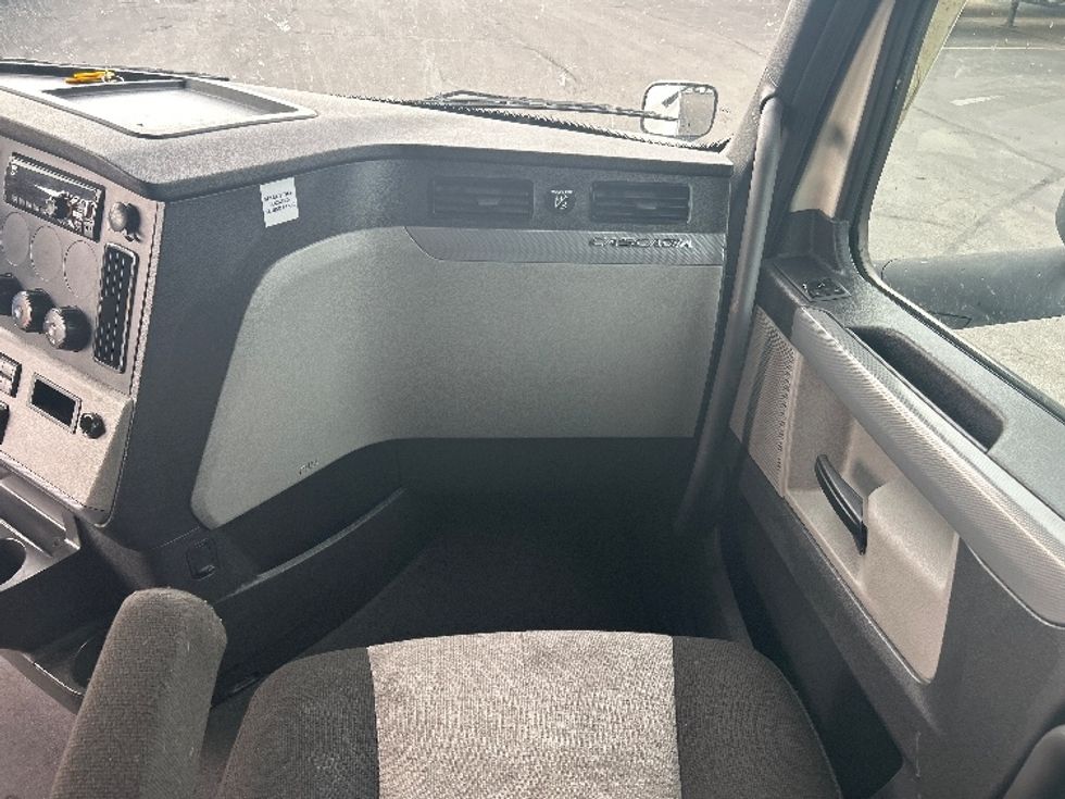 Sleeper Tractor-Heavy Duty Tractors-Freightliner-2021-T12664ST-Laredo-TX-554,120\n\t\tmiles-$ 60,250 - Image 14