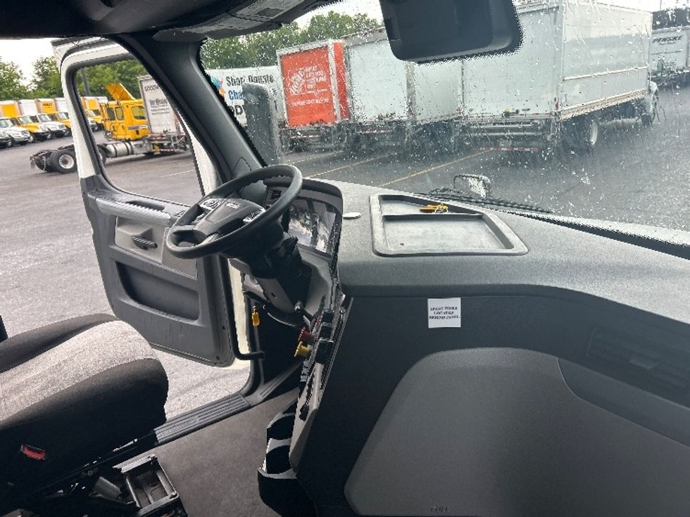 Sleeper Tractor-Heavy Duty Tractors-Freightliner-2021-T12664ST-Laredo-TX-554,120\n\t\tmiles-$ 60,250 - Image 15