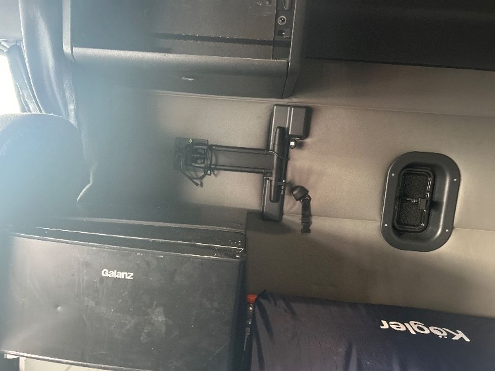 Sleeper Tractor-Heavy Duty Tractors-Freightliner-2021-T12664ST-Laredo-TX-554,120\n\t\tmiles-$ 60,250 - Image 19