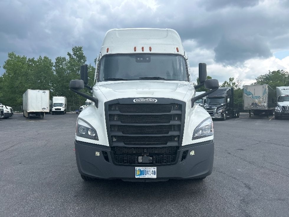 Sleeper Tractor-Heavy Duty Tractors-Freightliner-2021-T12664ST-Laredo-TX-554,120\n\t\tmiles-$ 60,250 - Image 2