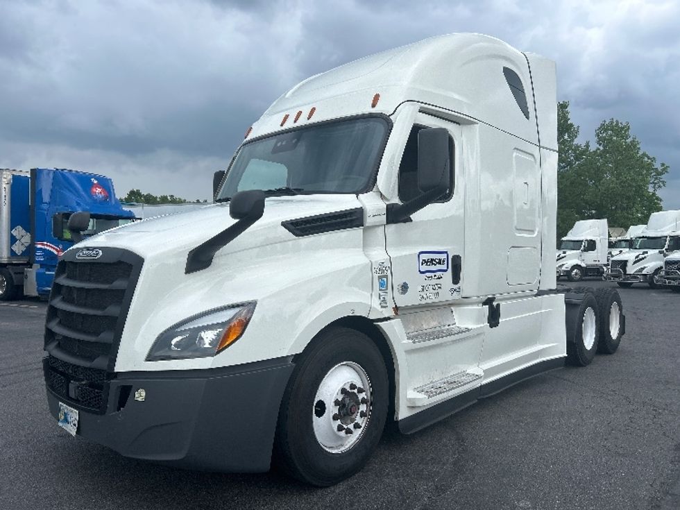 Sleeper Tractor-Heavy Duty Tractors-Freightliner-2021-T12664ST-Laredo-TX-554,120\n\t\tmiles-$ 60,250 - Image 3
