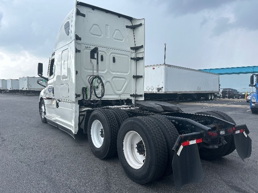 Sleeper Tractor-Heavy Duty Tractors-Freightliner-2021-T12664ST-Laredo-TX-554,120\n\t\tmiles-$ 60,250 - Image 5