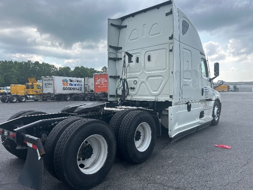 Sleeper Tractor-Heavy Duty Tractors-Freightliner-2021-T12664ST-Laredo-TX-554,120\n\t\tmiles-$ 60,250 - Image 7