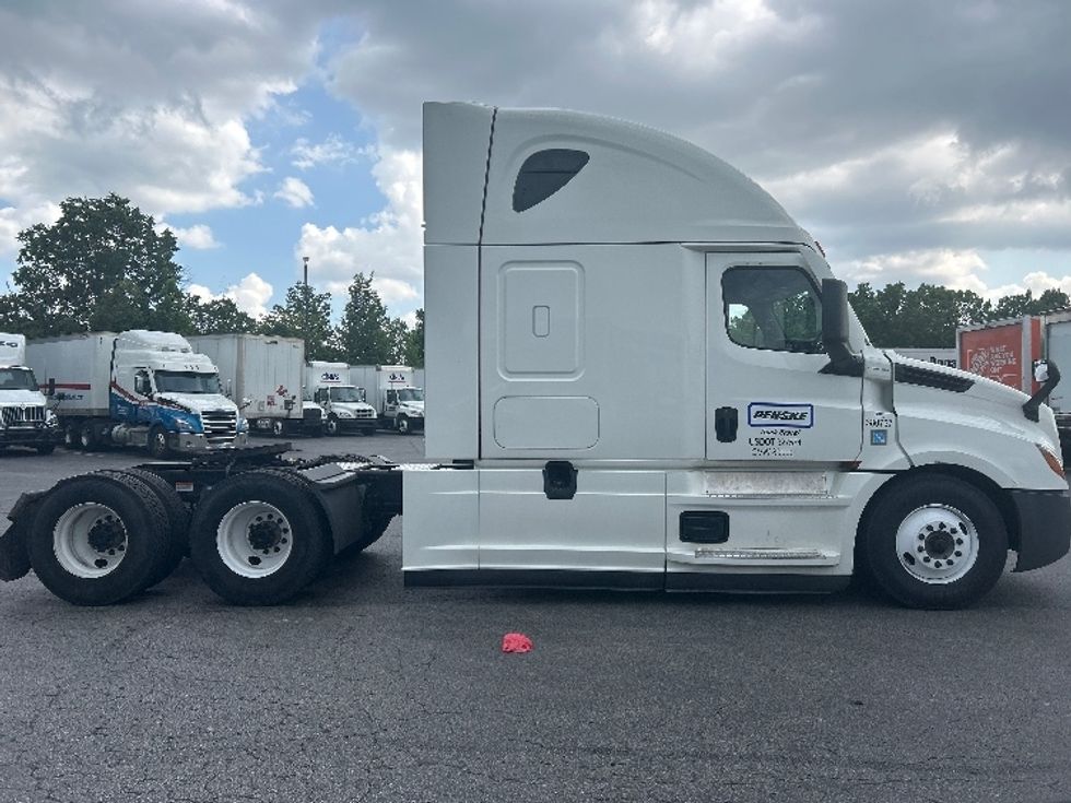 Sleeper Tractor-Heavy Duty Tractors-Freightliner-2021-T12664ST-Laredo-TX-554,120\n\t\tmiles-$ 60,250 - Image 8