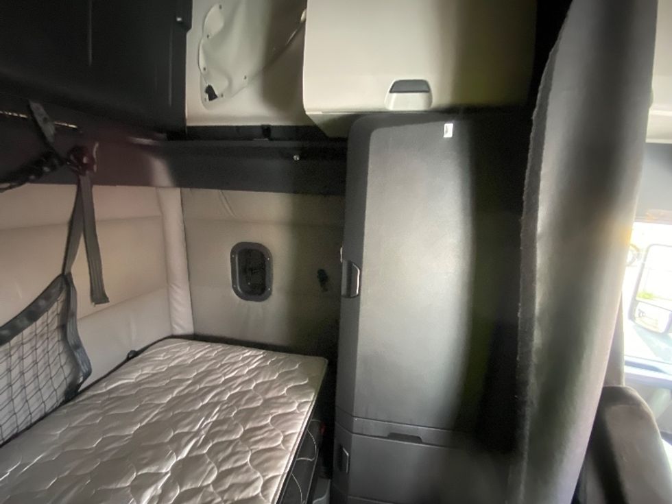 Sleeper Tractor-Heavy Duty Tractors-Freightliner-2021-T12664ST-Laredo-TX-561,940\n\t\tmiles-$ 63,250 - Image 19