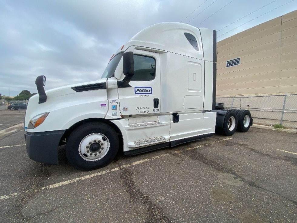 Sleeper Tractor-Heavy Duty Tractors-Freightliner-2021-T12664ST-Laredo-TX-561,940\n\t\tmiles-$ 63,250 - Image 3