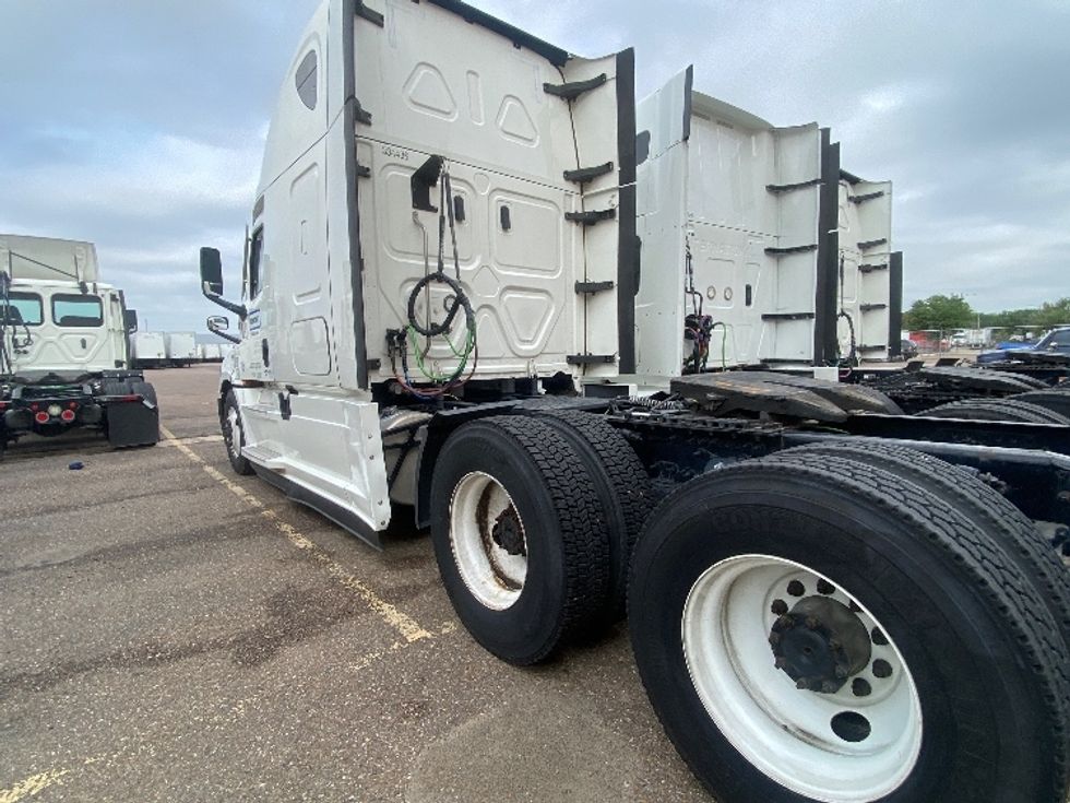 Sleeper Tractor-Heavy Duty Tractors-Freightliner-2021-T12664ST-Laredo-TX-561,940\n\t\tmiles-$ 63,250 - Image 5