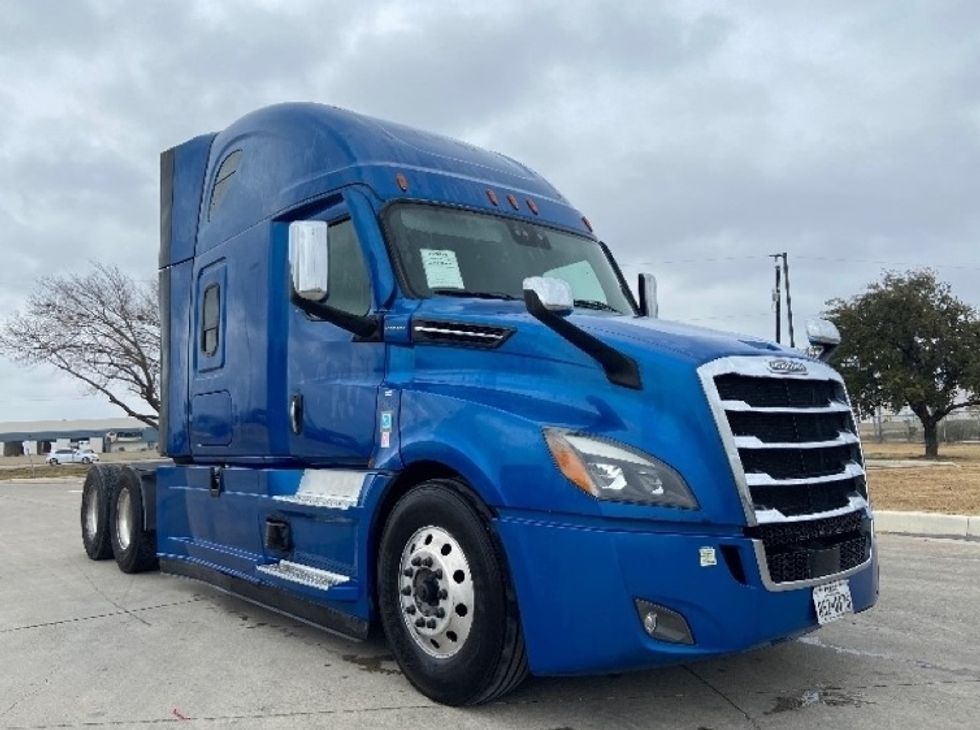 Sleeper Tractor-Heavy Duty Tractors-Freightliner-2021-T12664ST-Laredo-TX-583,475\n\t\tmiles-$ 55,750 - Image 1