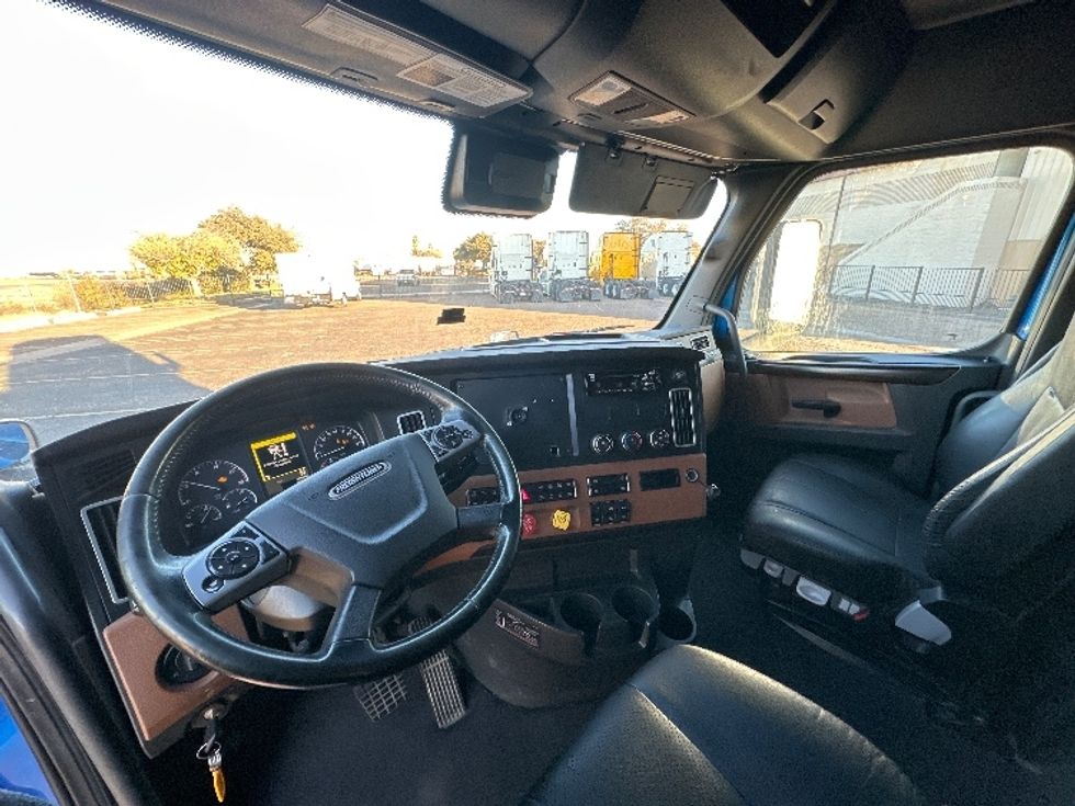 Sleeper Tractor-Heavy Duty Tractors-Freightliner-2021-T12664ST-Laredo-TX-583,475\n\t\tmiles-$ 55,750 - Image 10