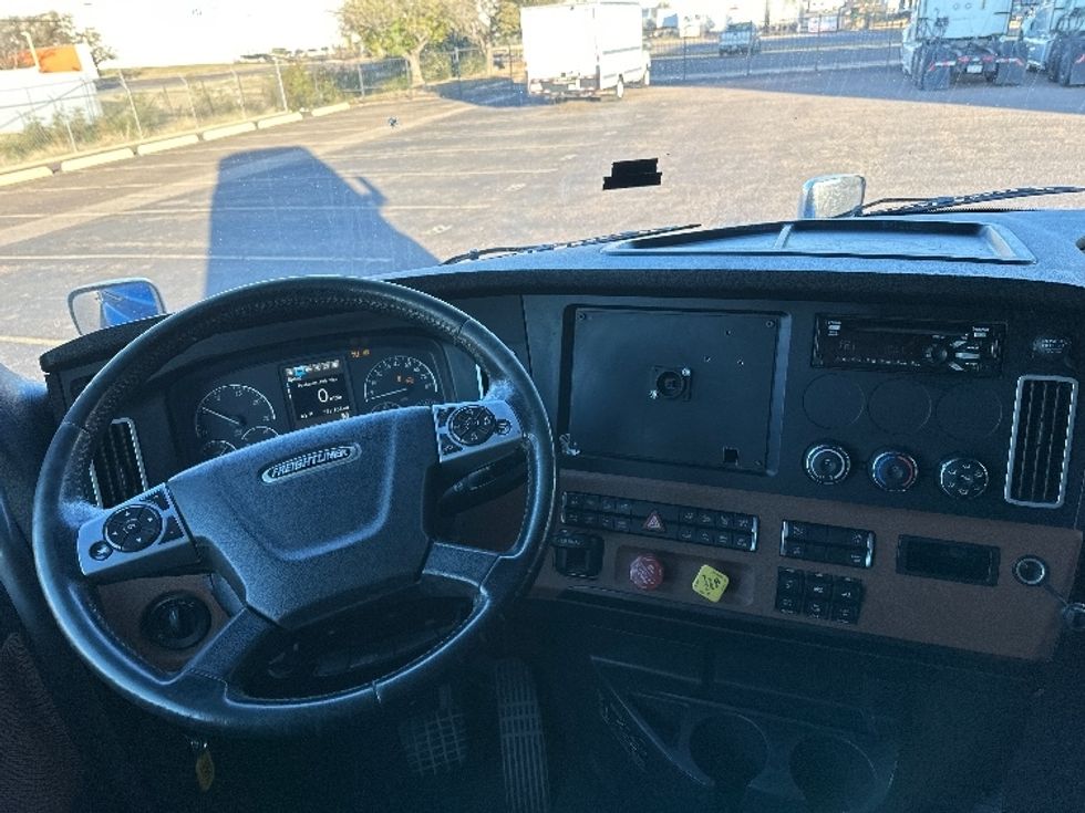 Sleeper Tractor-Heavy Duty Tractors-Freightliner-2021-T12664ST-Laredo-TX-583,475\n\t\tmiles-$ 55,750 - Image 11