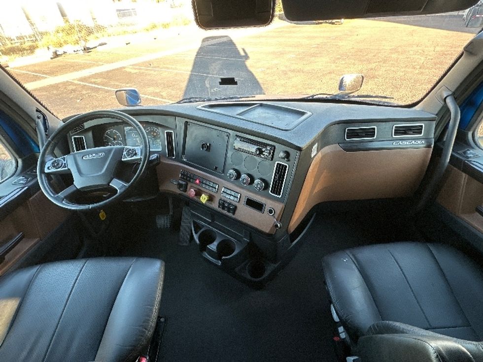 Sleeper Tractor-Heavy Duty Tractors-Freightliner-2021-T12664ST-Laredo-TX-583,475\n\t\tmiles-$ 55,750 - Image 12