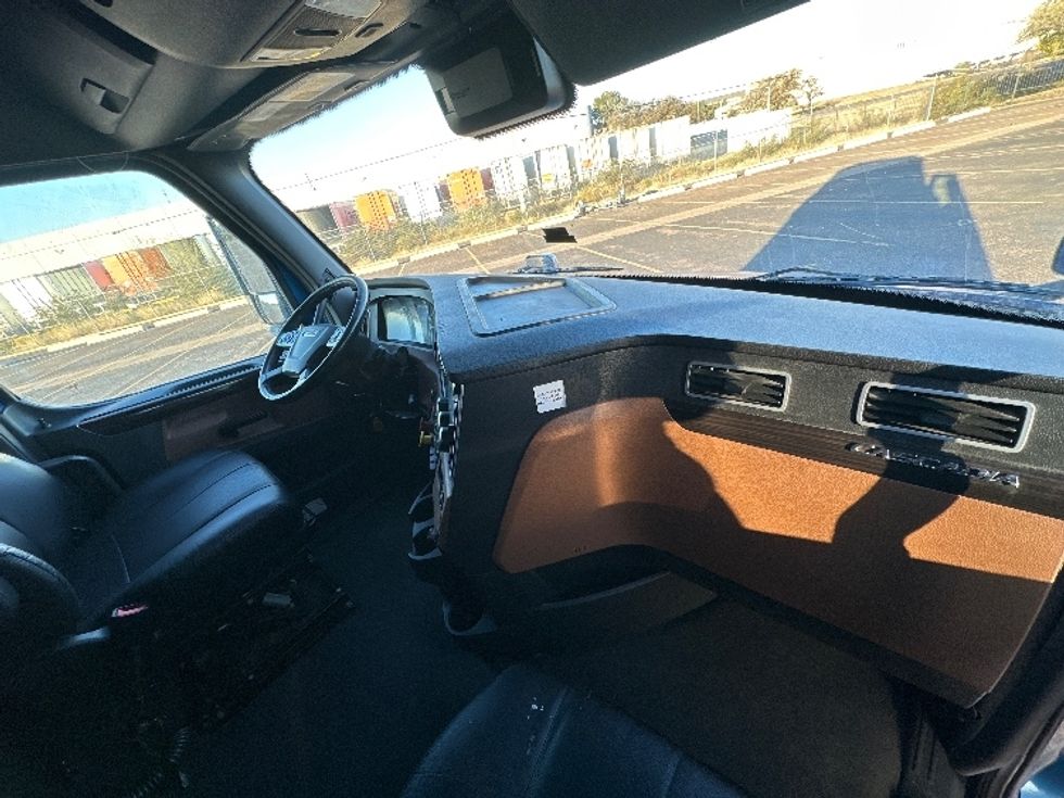 Sleeper Tractor-Heavy Duty Tractors-Freightliner-2021-T12664ST-Laredo-TX-583,475\n\t\tmiles-$ 55,750 - Image 15