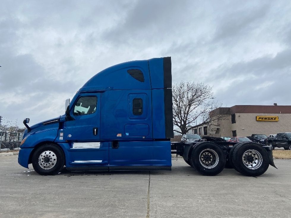 Sleeper Tractor-Heavy Duty Tractors-Freightliner-2021-T12664ST-Laredo-TX-583,475\n\t\tmiles-$ 55,750 - Image 4