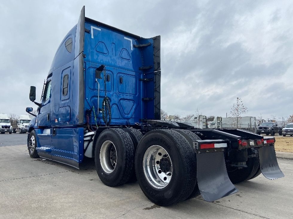 Sleeper Tractor-Heavy Duty Tractors-Freightliner-2021-T12664ST-Laredo-TX-583,475\n\t\tmiles-$ 55,750 - Image 5
