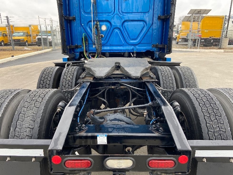 Sleeper Tractor-Heavy Duty Tractors-Freightliner-2021-T12664ST-Laredo-TX-583,475\n\t\tmiles-$ 55,750 - Image 6