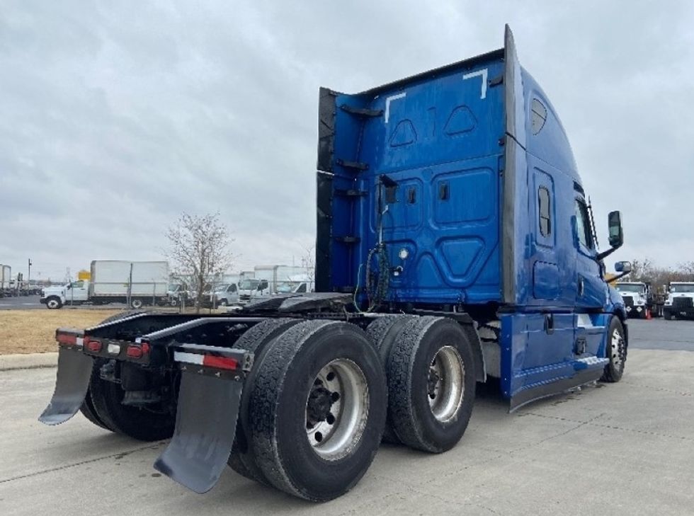 Sleeper Tractor-Heavy Duty Tractors-Freightliner-2021-T12664ST-Laredo-TX-583,475\n\t\tmiles-$ 55,750 - Image 7