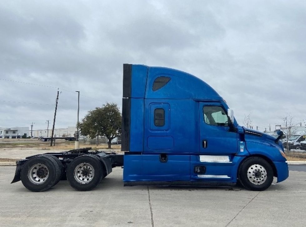 Sleeper Tractor-Heavy Duty Tractors-Freightliner-2021-T12664ST-Laredo-TX-583,475\n\t\tmiles-$ 55,750 - Image 8