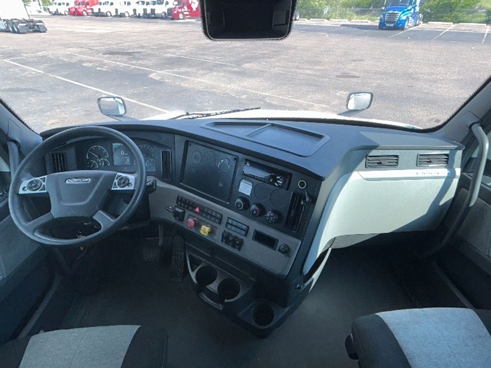 Sleeper Tractor-Heavy Duty Tractors-Freightliner-2021-T12664ST-Laredo-TX-587,918\n\t\tmiles-$ 59,500 - Image 12
