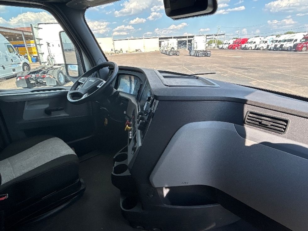 Sleeper Tractor-Heavy Duty Tractors-Freightliner-2021-T12664ST-Laredo-TX-587,918\n\t\tmiles-$ 59,500 - Image 15