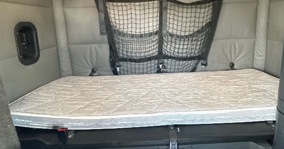 Sleeper Tractor-Heavy Duty Tractors-Freightliner-2021-T12664ST-Laredo-TX-587,918\n\t\tmiles-$ 59,500 - Image 17