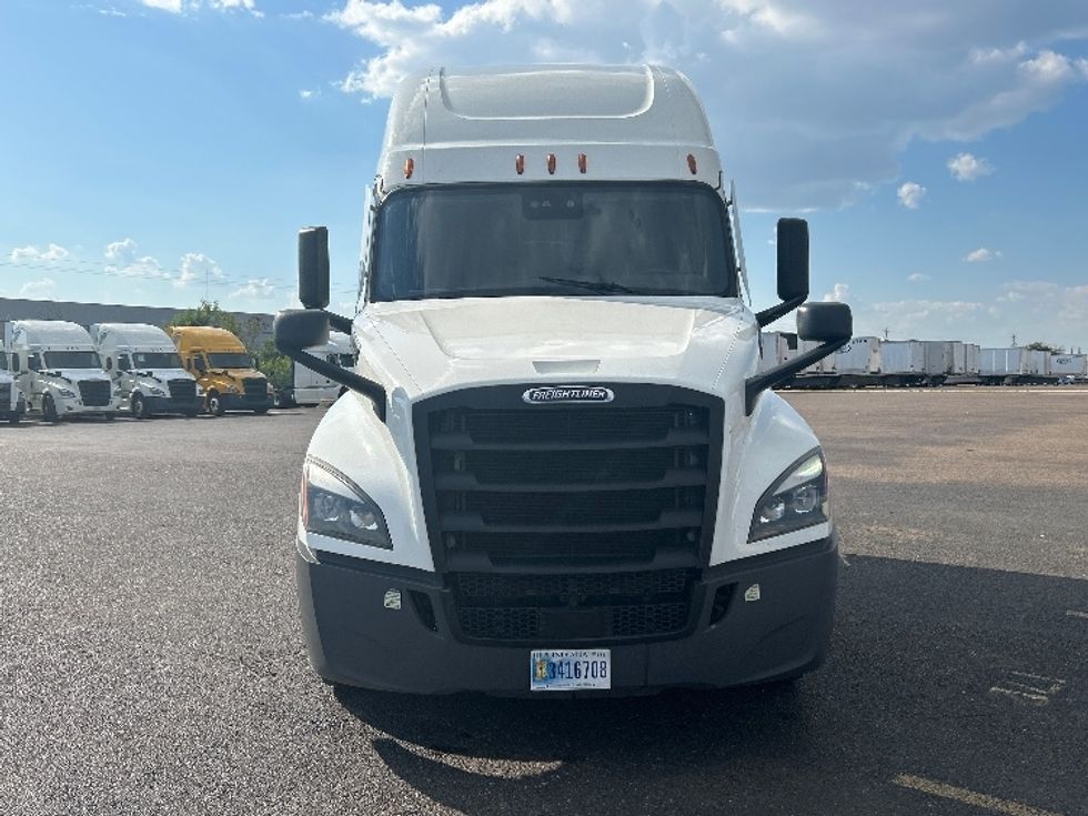 Sleeper Tractor-Heavy Duty Tractors-Freightliner-2021-T12664ST-Laredo-TX-587,918\n\t\tmiles-$ 59,500 - Image 2