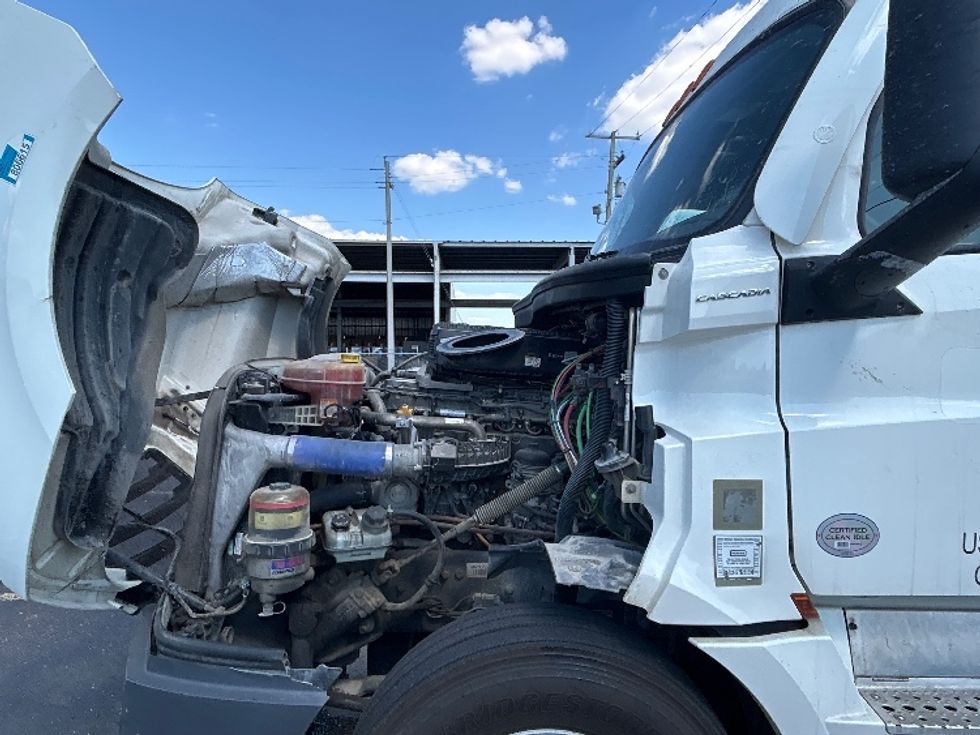 Sleeper Tractor-Heavy Duty Tractors-Freightliner-2021-T12664ST-Laredo-TX-587,918\n\t\tmiles-$ 59,500 - Image 21