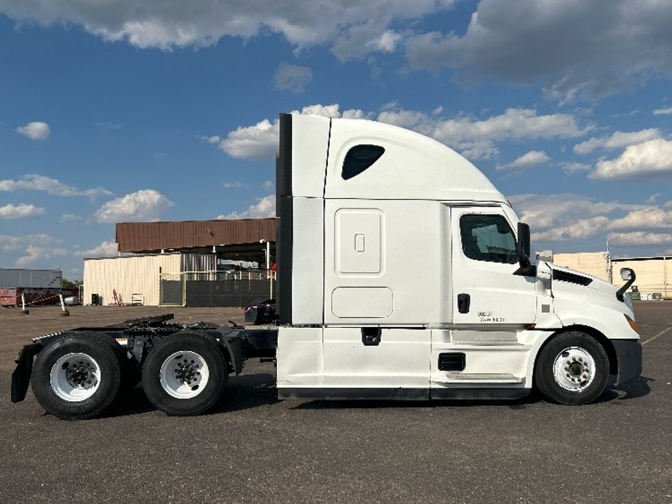 Sleeper Tractor-Heavy Duty Tractors-Freightliner-2021-T12664ST-Laredo-TX-587,918\n\t\tmiles-$ 59,500 - Image 8