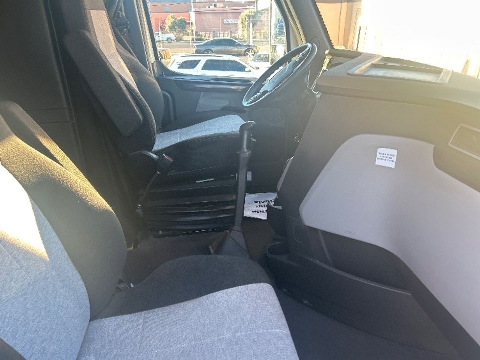 Sleeper Tractor-Heavy Duty Tractors-Freightliner-2021-T12664ST-Las Vegas-NV-112,720\n\t\tmiles-$ 93,250 - Image 15