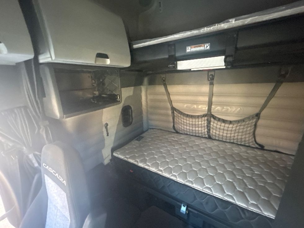 Sleeper Tractor-Heavy Duty Tractors-Freightliner-2021-T12664ST-Las Vegas-NV-112,720\n\t\tmiles-$ 93,250 - Image 19